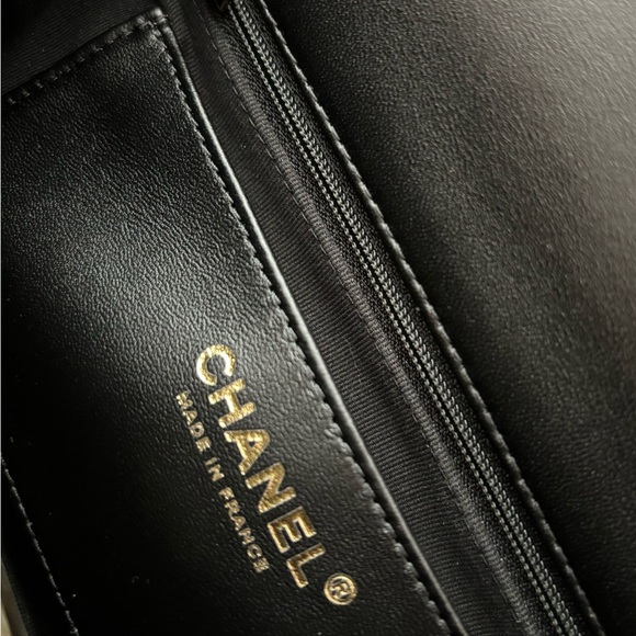 CHANEL 🖤 23B Black Lambskin & Patent Leather Small Flap Bag Light Gold Hardware - Picture 11 of 15